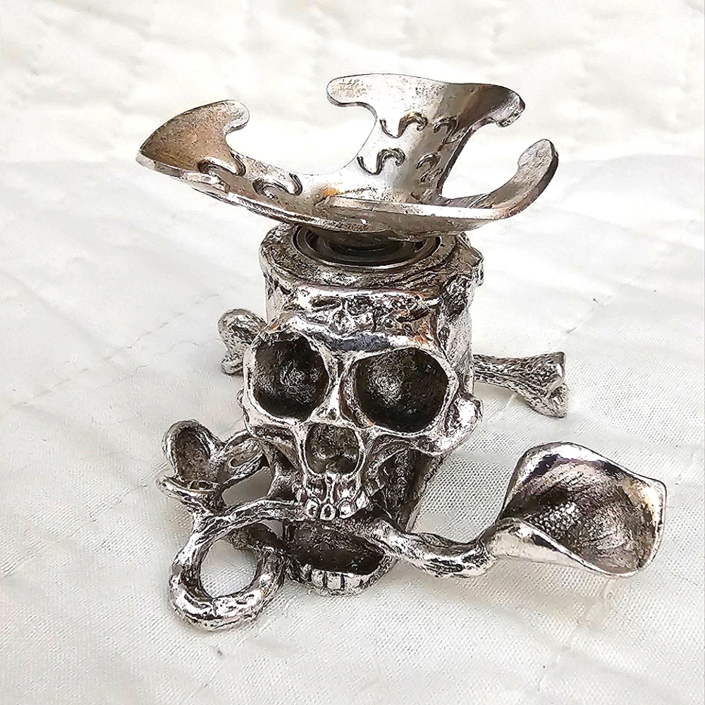 81g, Silvertone Skull Sphere Holder, 5.5x4x4 (approx.), 4cm diameter Holder, New